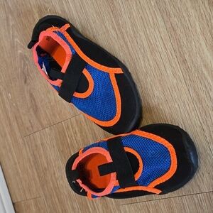 Water/Beach ShoesUnisex  Royal Blue & Orange Color Size Small 11/12